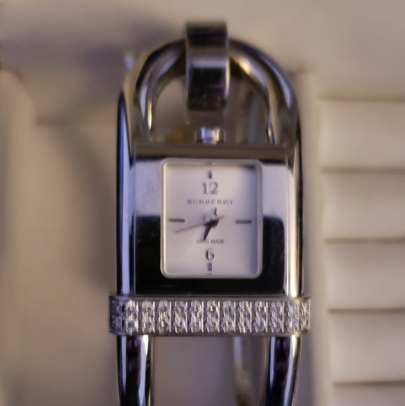 Burberry 26 diamond ladies watch - Picture 4 of 4